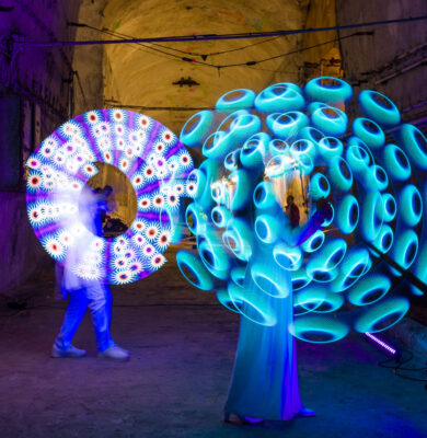 led zsonglőr vendegvárás led zsonglőrök színes mintákat pörgetnek ki